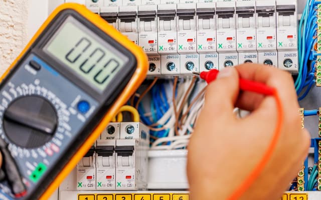 Solicita los servicios de nuestros electricistas en Cambados