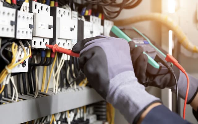Servicios de electricidad e instalaciones eléctricas en Cambados